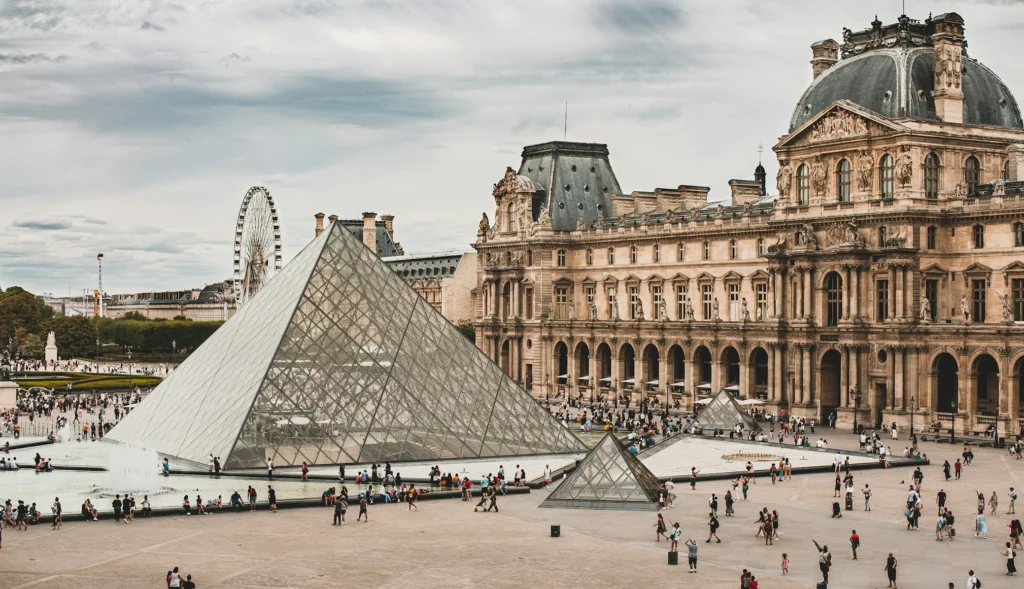 Museum Magic: The Louvre, with its iconic Mona Lisa, and the Musée d'Orsay, a haven for Impressionist masterpieces, are no-brainers. But don't miss hidden gems like the Musée Carnavalet, showcasing Parisian history, or the quirky Musée Picasso.