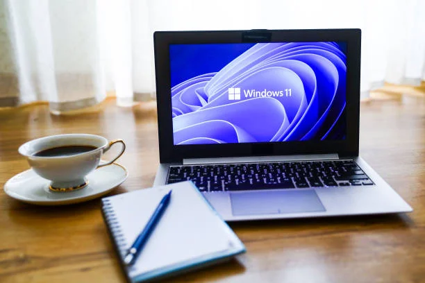 Windows 11: A Love-Hate Relationship