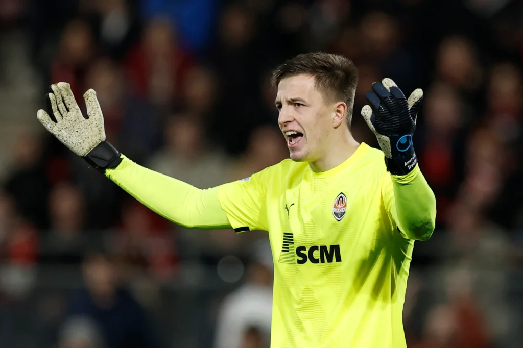 Ukraine: Anatoliy Trubin (GK)