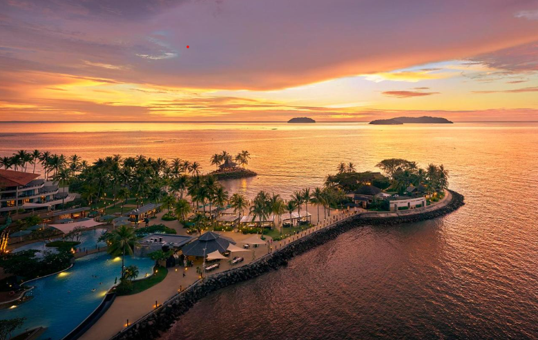 mmerse yourself in paradise at Shangri-La Rasa Ria. This expansive resort boasts a two-mile stretch of immaculate beach and a 400-acre nature reserve.